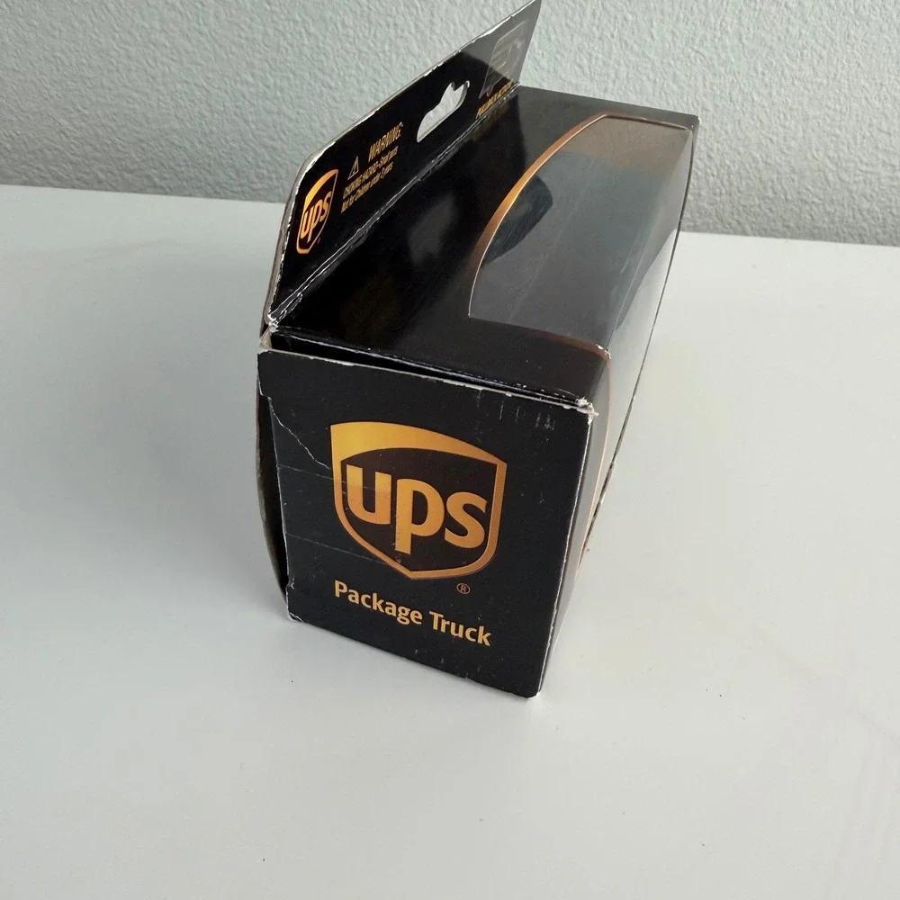Daron UPS Package Truck Pullback Action Worldwide Services Diecast RT4349
